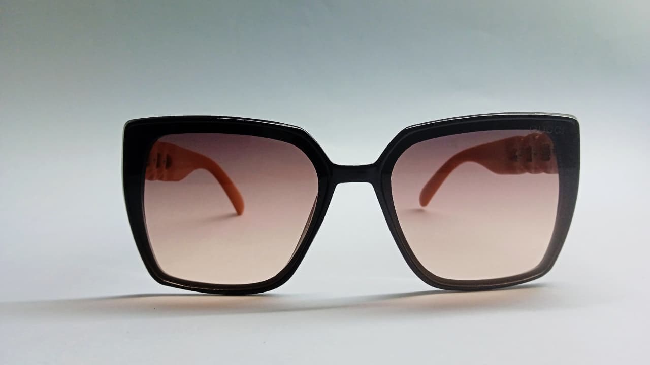 Gucci Trendy Ladies Sunglasses – Elegant Design with Comfortable Fit