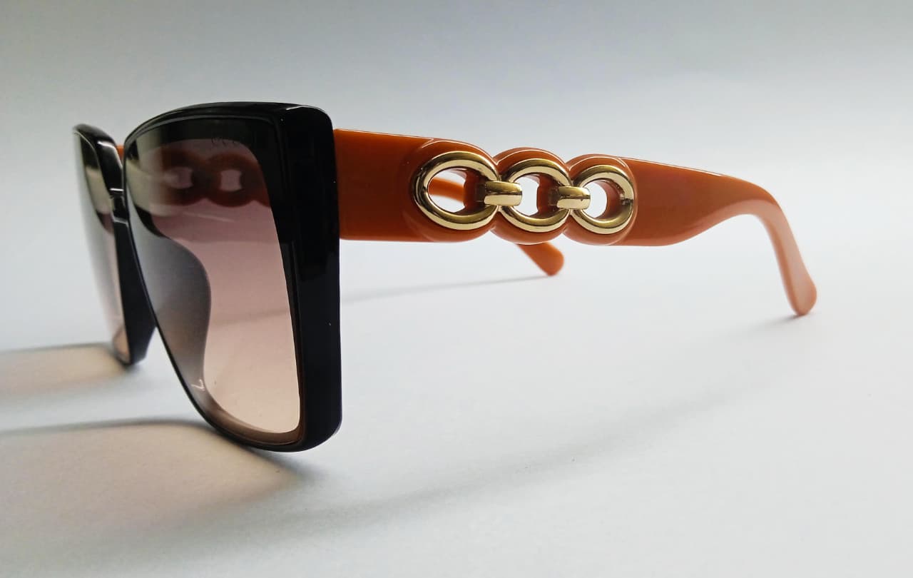 Gucci Trendy Ladies Sunglasses – Elegant Design with Comfortable Fit