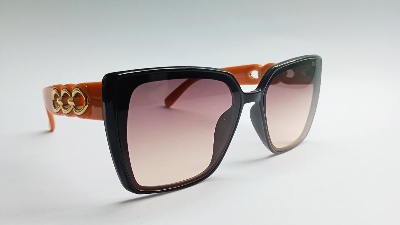 Gucci Trendy Ladies Sunglasses – Elegant Design with Comfortable Fit